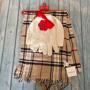 NWT Croft & Barrow scarf, hat, and gloves gift set